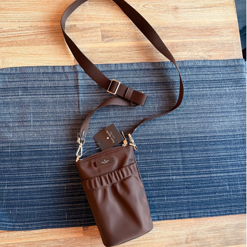 Kate Spade Carter Crossbody Bag Brown Hot Fudge Nylon Phone Travel Bag NWT Gold - Picture 2 of 8